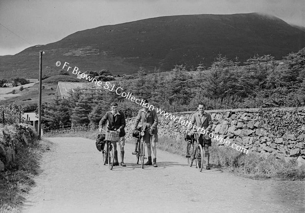 CYCLISTS  OLLIS AND FRIENDS ON TOUR